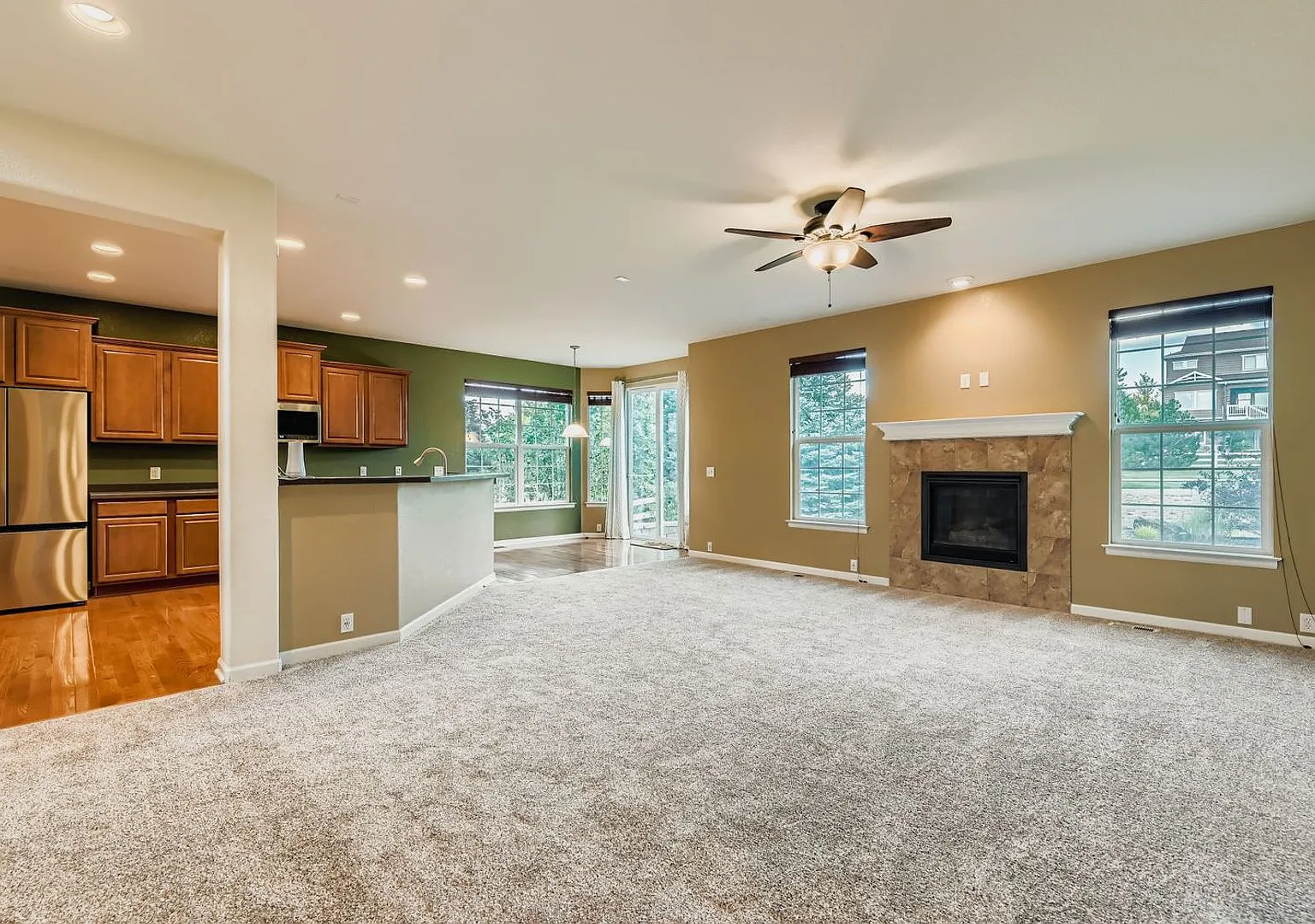 Beautiful 5 Bedroom Home for Rent in Anthem Community — Photo 4