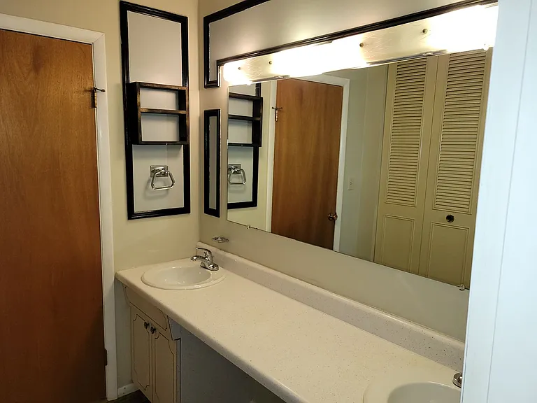 3915 S Orchard Ct — Photo 24