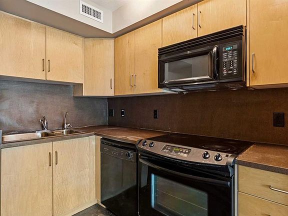 5th image of 188 SE 15th Ave SW #303