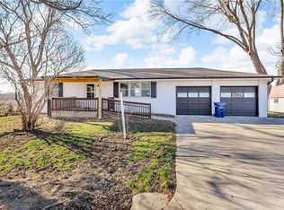 401 4th Ter, Smithville, MO 64089