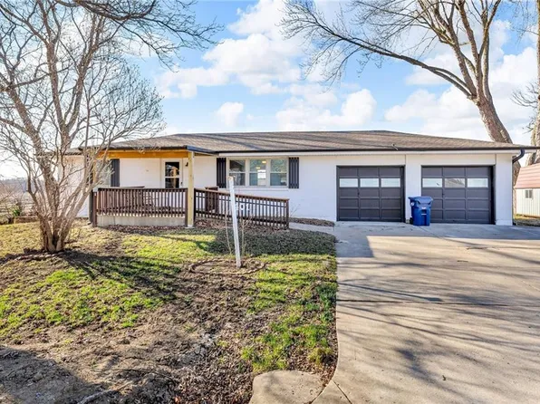 401 4th Ter, Smithville, MO 64089