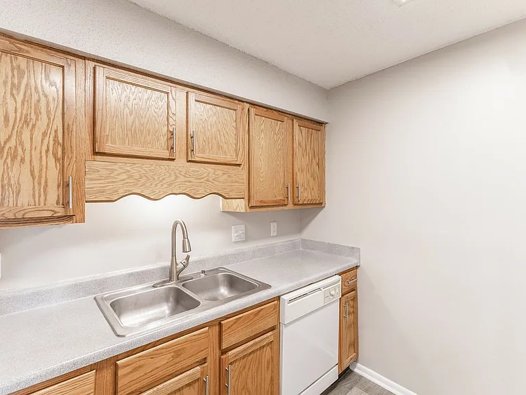 Dover Glen Apartments — Photo 11