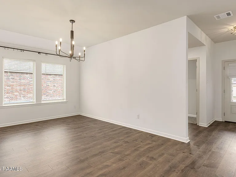 619 Griffiths Ct — Photo 15