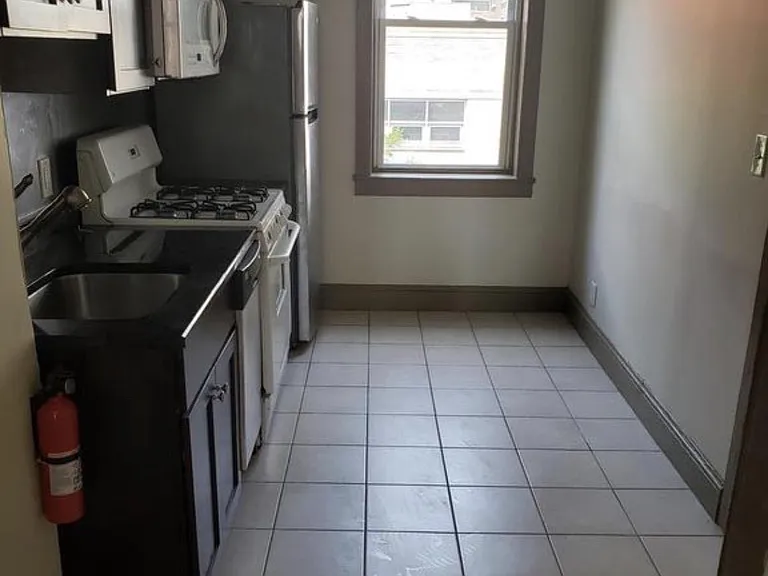2034 Chestnut St #2F — Photo 3