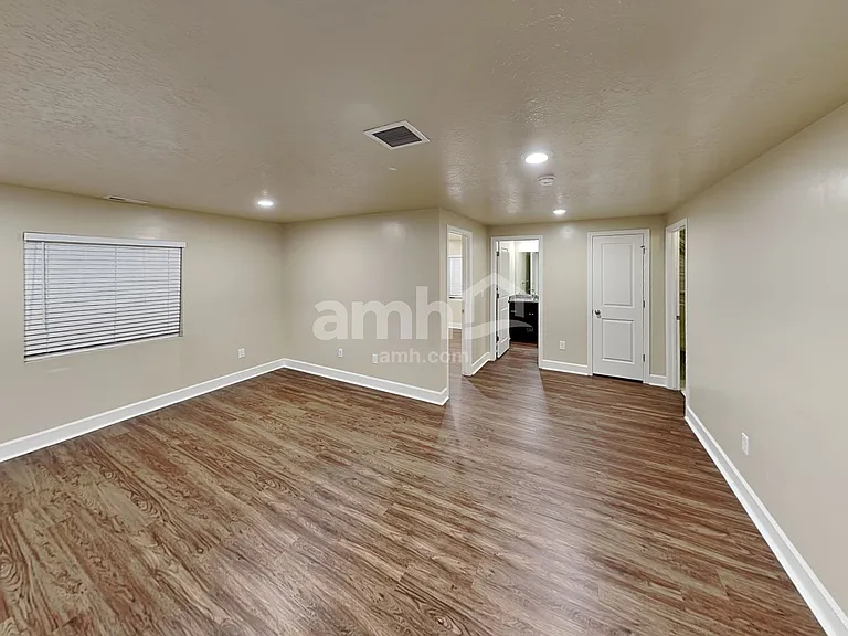 4437 N Morgan Way — Photo 6