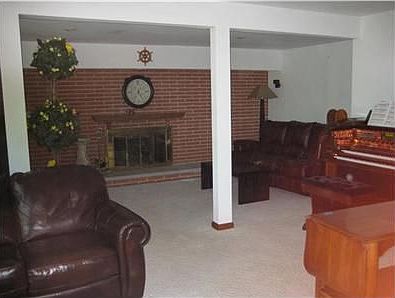 4th image of 765 Lakeshore Dr W
