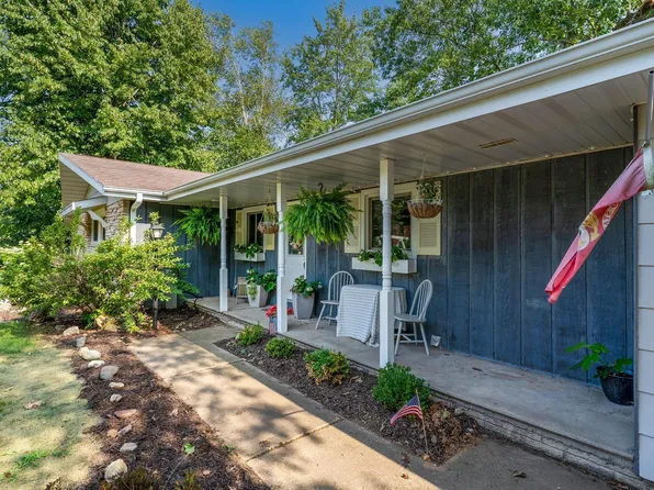 313 W Highland Dr, Oconto Falls, WI 54154