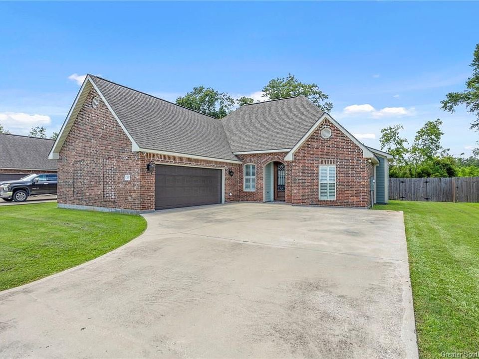 1st image of 207 Oakwood Dr