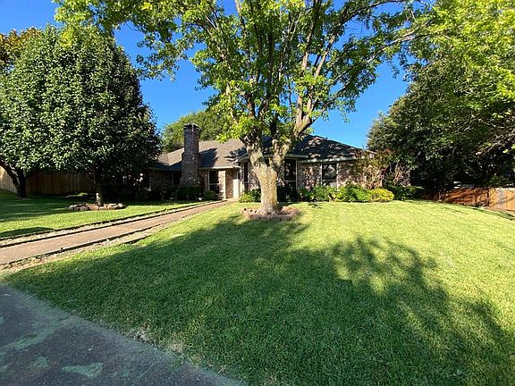 3rd image of 850 Robin Meadow Dr
