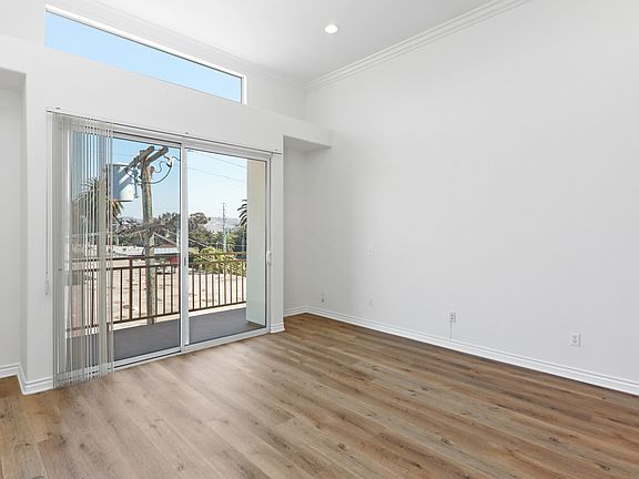 3rd image of 3328 S Oakhurst Ave #308