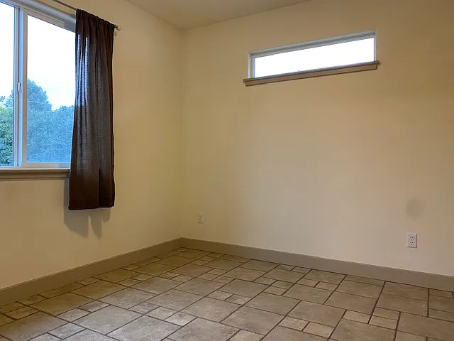 1245A Spear Ave — Photo 5