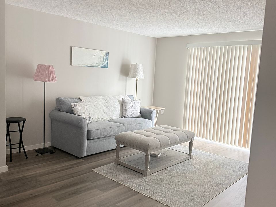 1st image of 12 Saint James Pl