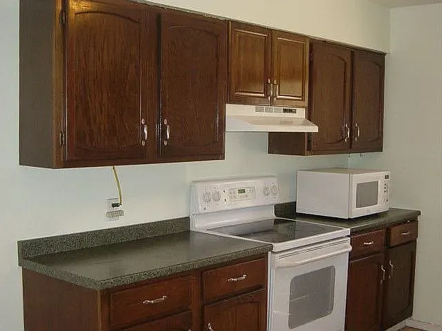 4 bed, 1606 sqft, $2,200 — Photo 4