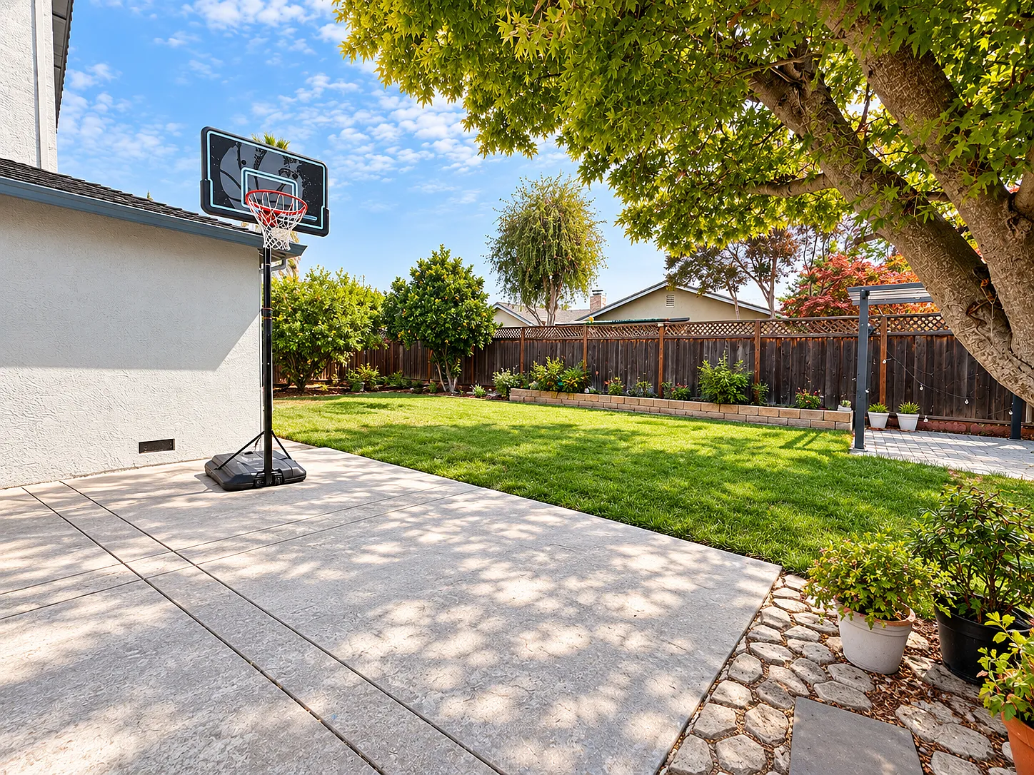 5 bed, 2406 sqft, $5,300 — Photo 3