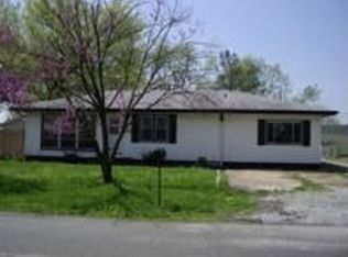 2004 Florence St, Cahokia, IL 62206