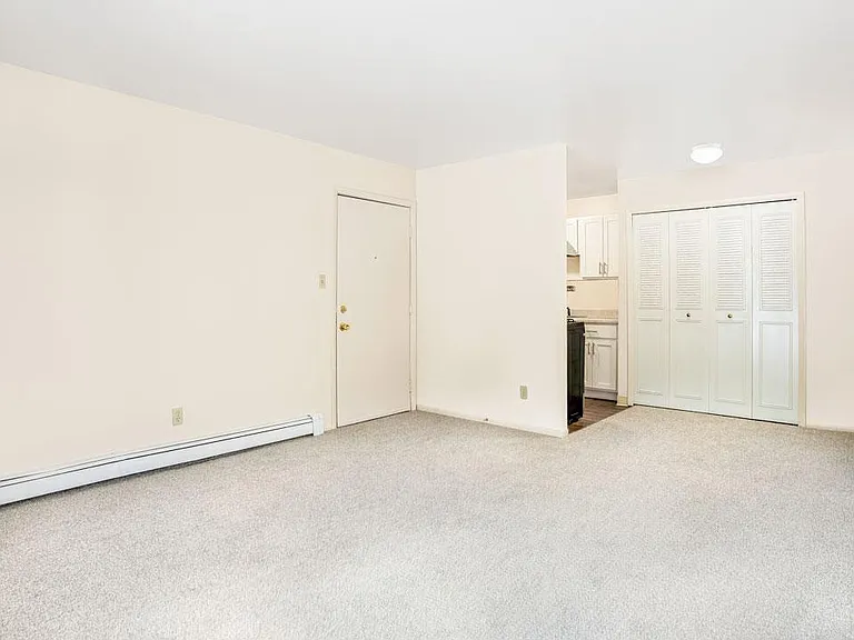 Wood Creek Apartments — Photo 17