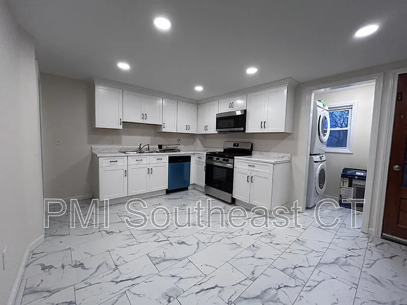 Building Photo - 121 Shaw St #1