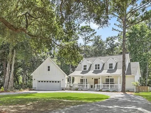 866 Blackbear Dr, Edisto Island, SC 29438