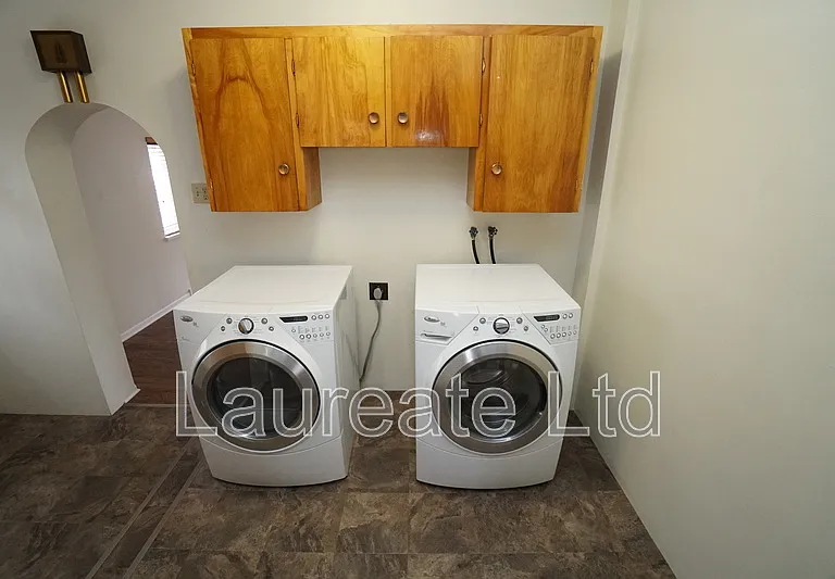 1240 Jefferson Ave — Photo 11
