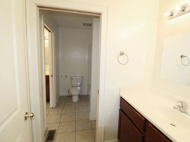 301 W Market St — Photo 38