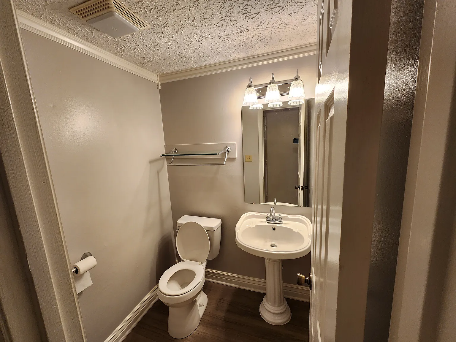 2 bed, 1.5 bath, 1150 sqft, $1,550 — Photo 2