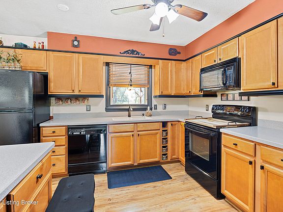 5th image of 144 Teresa Ct