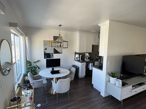 4th image of 829 Euclid St #10