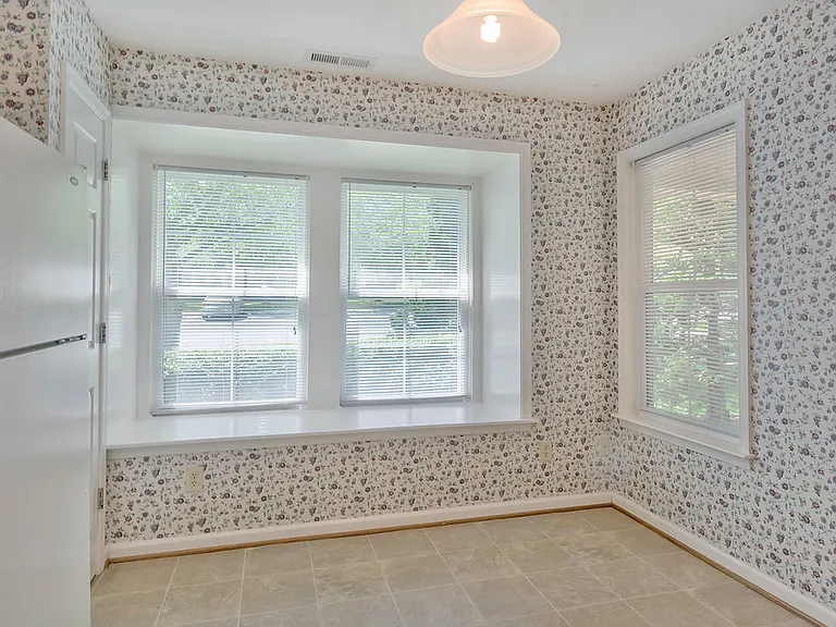 1482 Ashland Dr — Photo 4