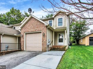 16 Chambersburg St, Biglerville, PA 17307