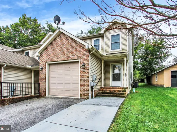 16 Chambersburg St, Biglerville, PA 17307