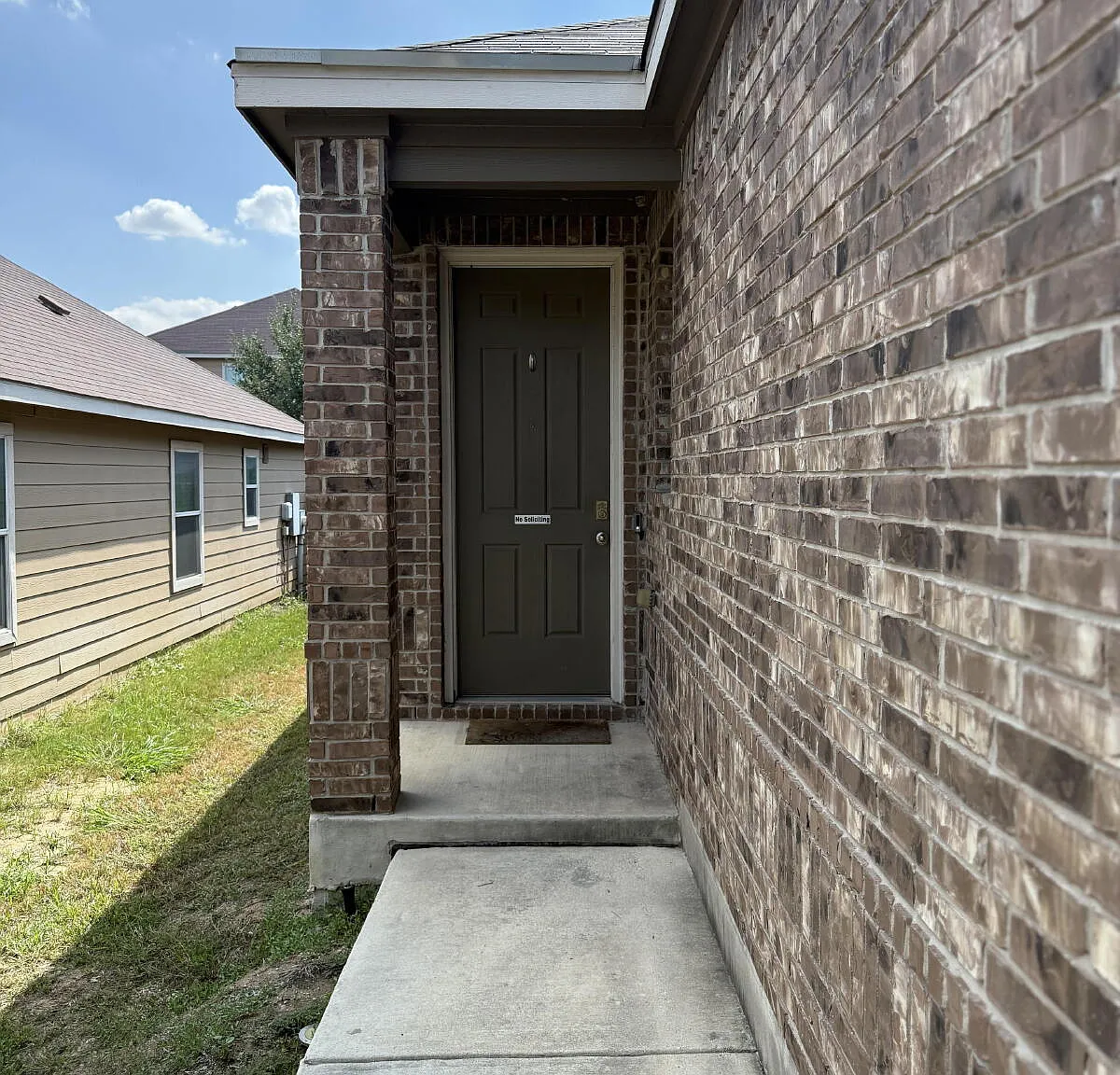 4 bed, 2.0 bath, 1697 sqft, $1,695 — Photo 1