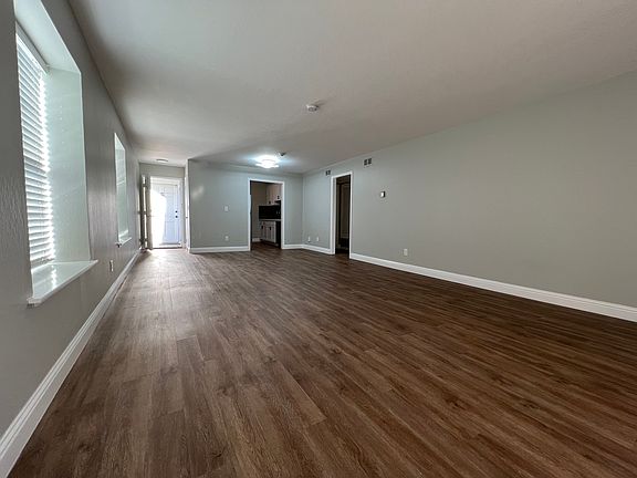 3rd image of 1915 Mount Vernon Ct APT 11