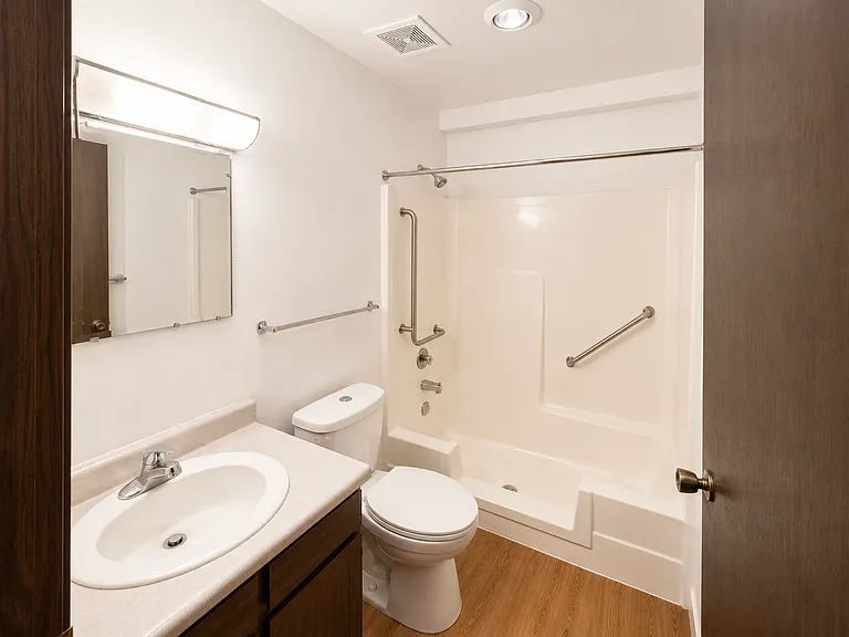 938 Farnham St — Photo 6