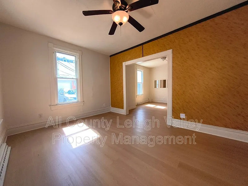3 bed, 1.5 bath, $1,695 — Photo 4