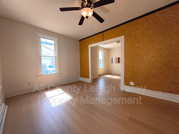 4th image of 1141 Emmett St