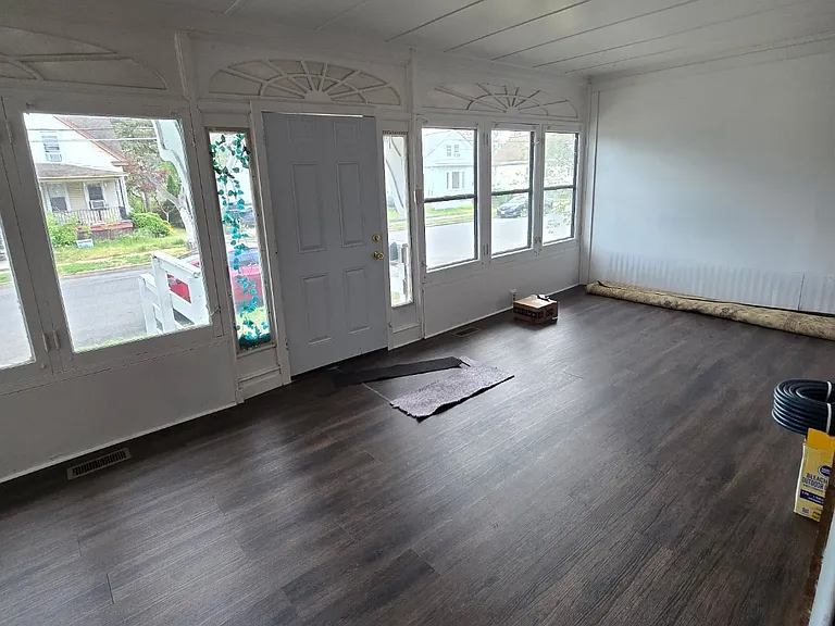 231 Thomson Ave — Photo 2