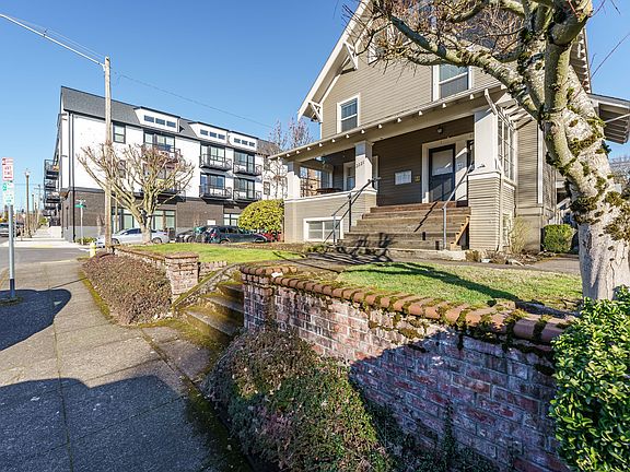 2nd image of 2221 Broadway St APT 2