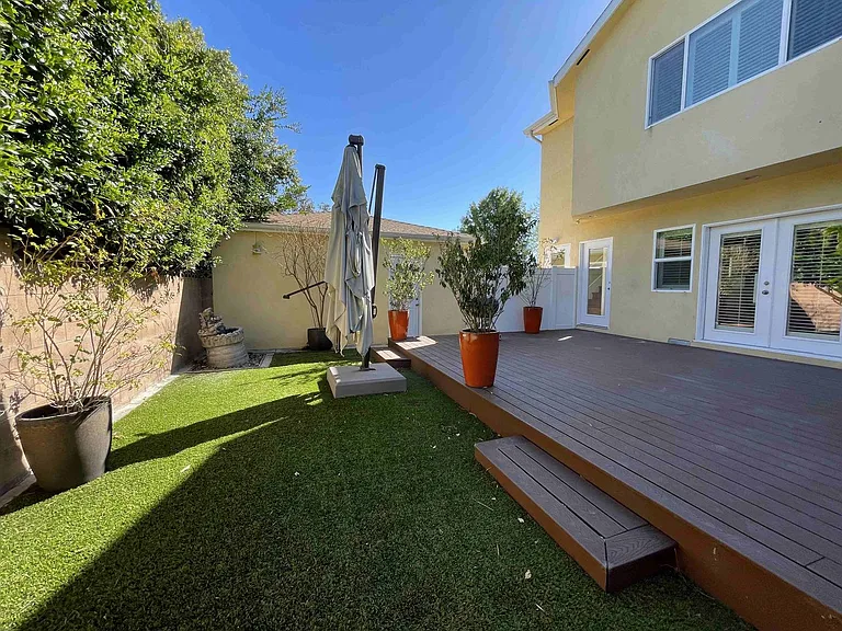 4432 Bakman Ave — Photo 31
