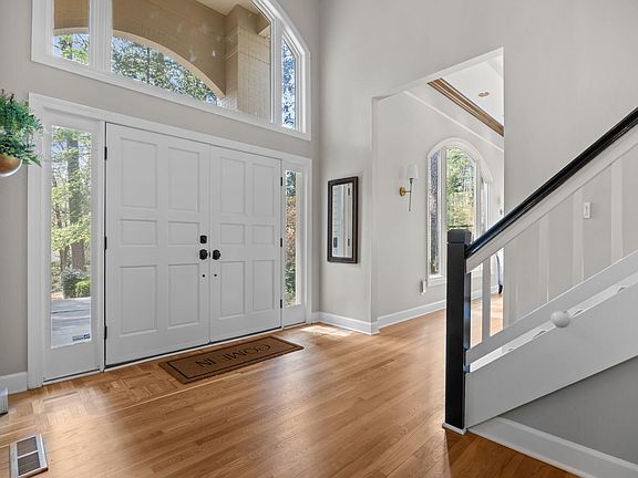 3rd image of 221 Chesley Ln