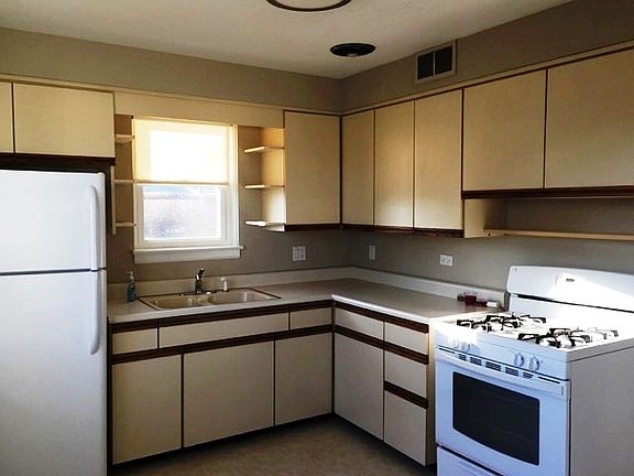 4th image of 7814 Keeler Ave