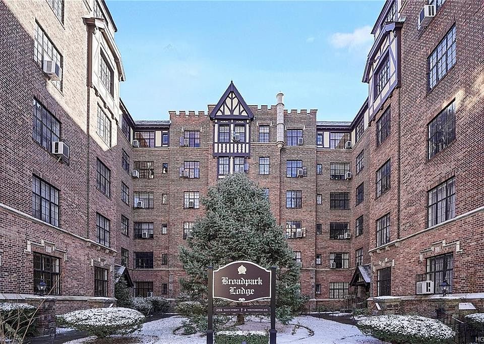 1st image of 292 Main St APT 4B