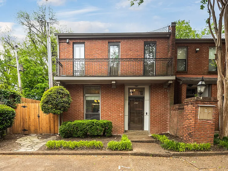 1707 Belvedere Ct — Photo 1