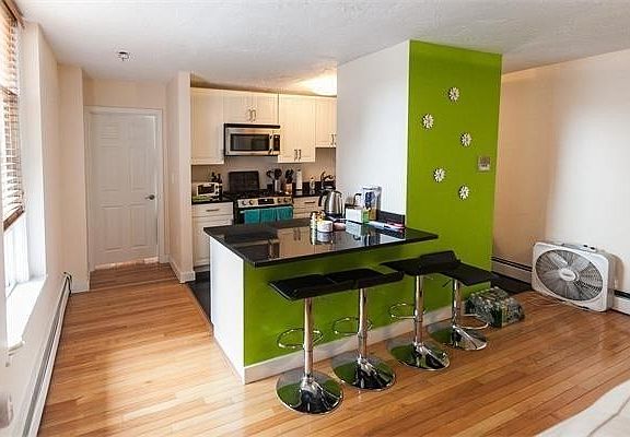 3rd image of 1 Symphony Rd APT 2