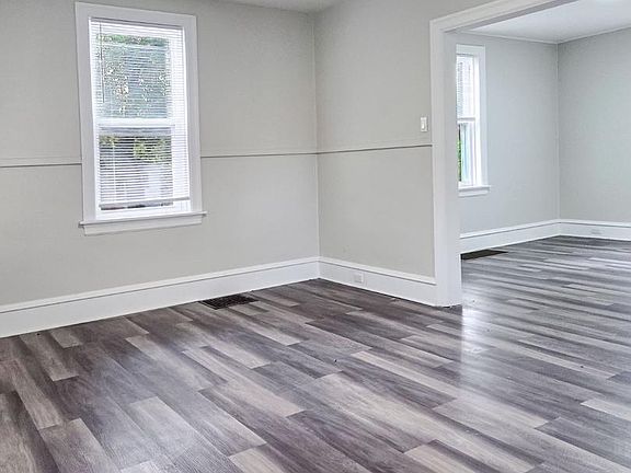 3rd image of 733 S Lewis Rd