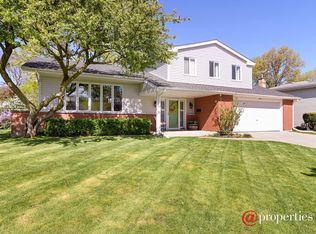 2210 N Ridge Ave, Arlington Heights, IL 60004