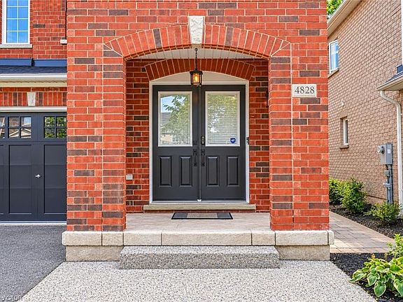 2nd image of 4828 Verdi St