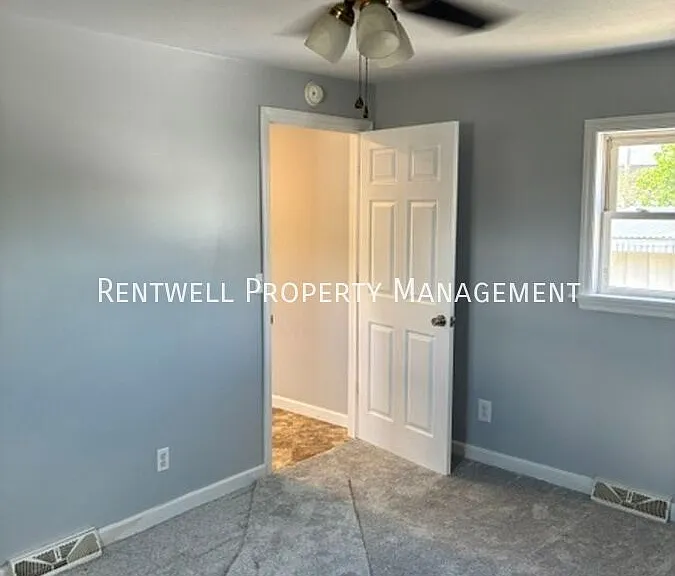 807 6th Ave — Photo 7