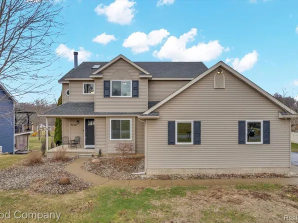 3728 Christopher Dr, Brighton, MI 48114