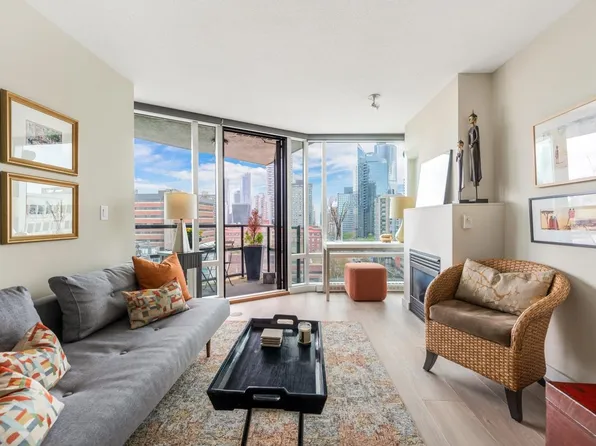 1003 Burnaby St #1301, Vancouver, BC V6E 4R7