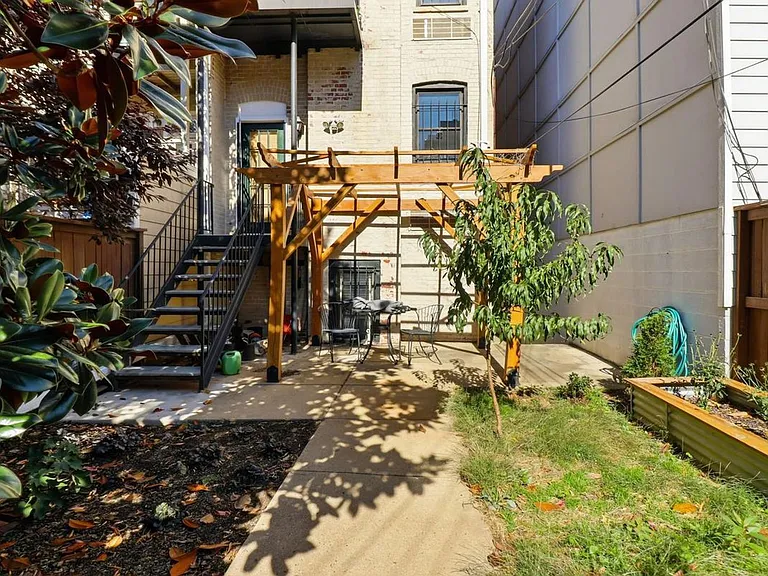 1450 Harvard St NW #B — Photo 15
